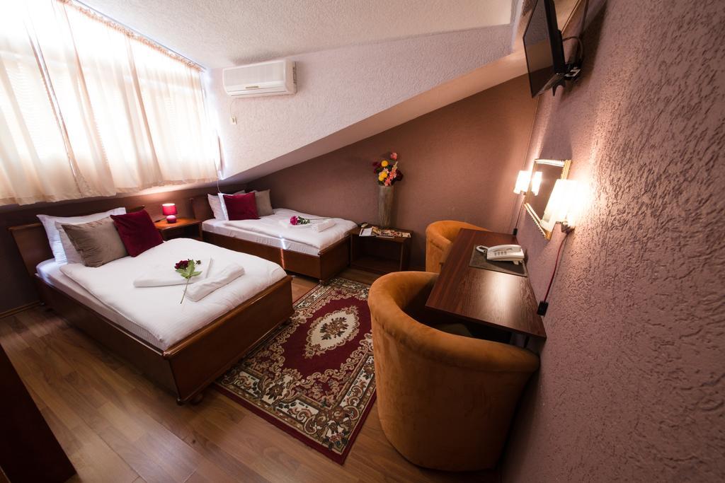 Hotel Ideal Подгорица Экстерьер фото